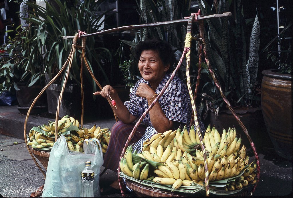 Thailand-older-woman-sells-bananas-T150040.jpg